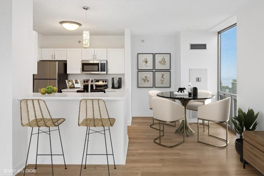 222 N COLUMBUS Drive Unit: 4602