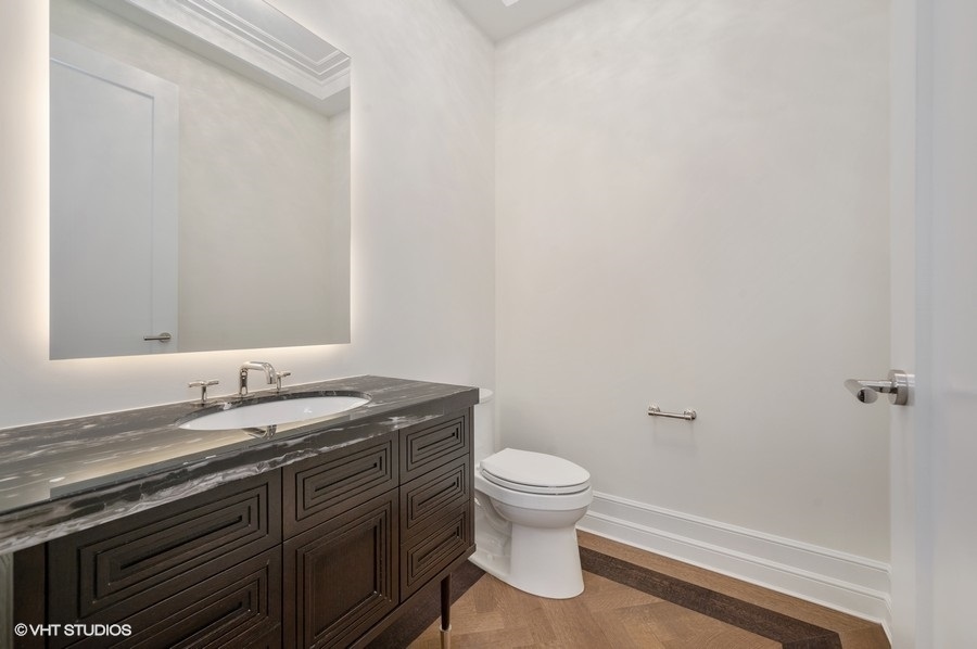 435 N Michigan Avenue Unit: 616