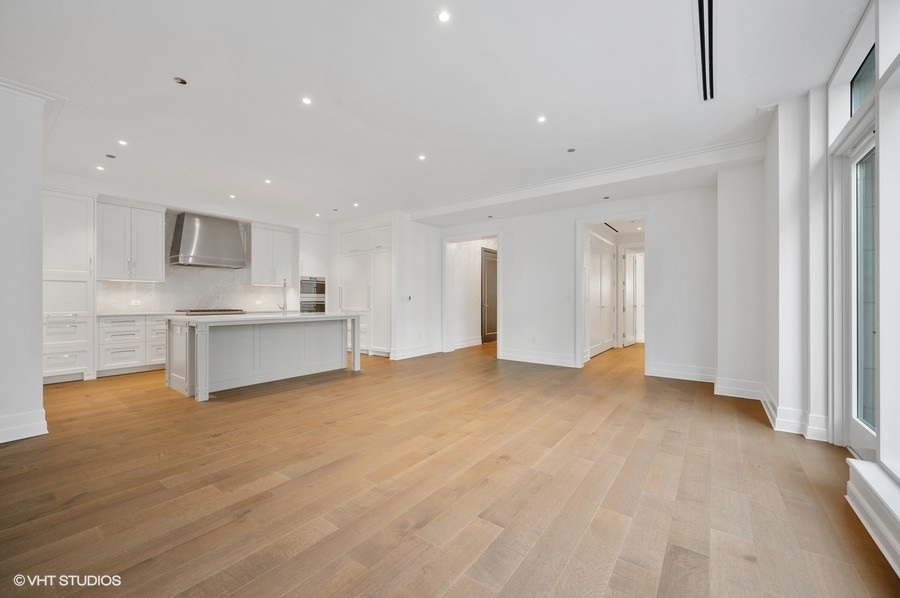 435 N Michigan Avenue Unit: 616