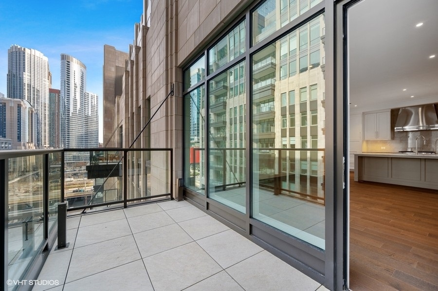 435 N Michigan Avenue Unit: 616