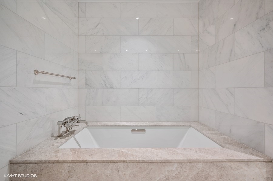 435 N Michigan Avenue Unit: 616