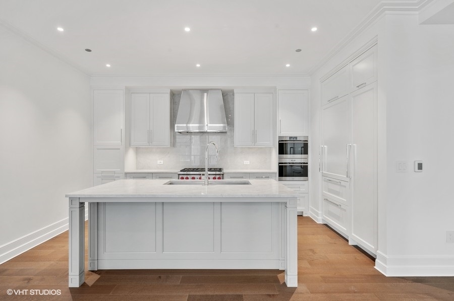 435 N Michigan Avenue Unit: 616