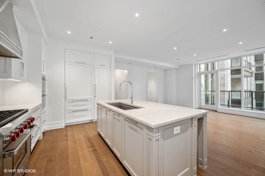 435 N Michigan Avenue Unit: 616