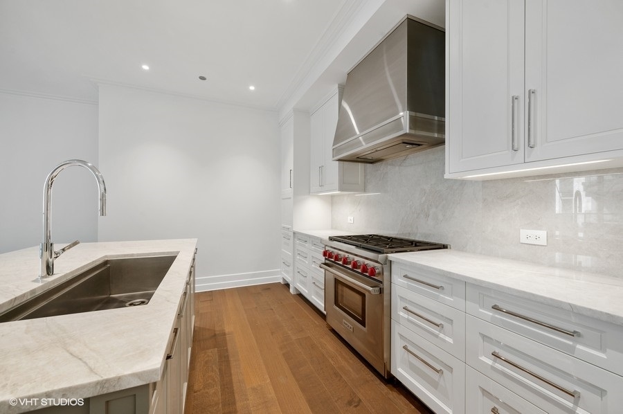 435 N Michigan Avenue Unit: 616