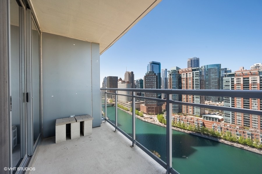 450 E WATERSIDE Drive Unit: 2001