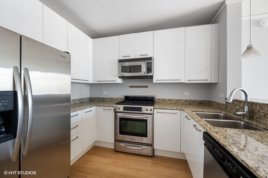 450 E WATERSIDE Drive Unit: 2001