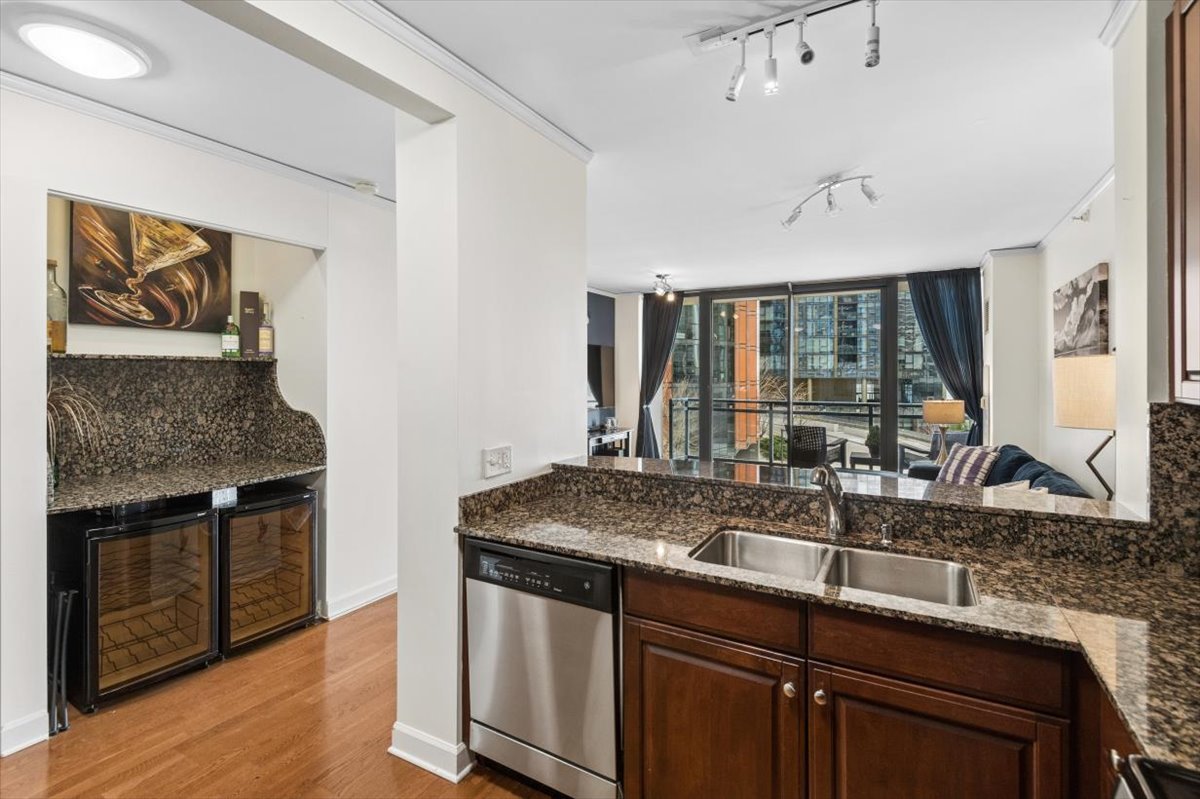 201 N Westshore Drive Unit: 704