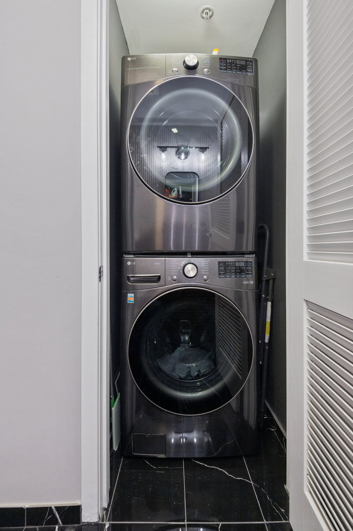 500 W Superior Street Unit: 1308