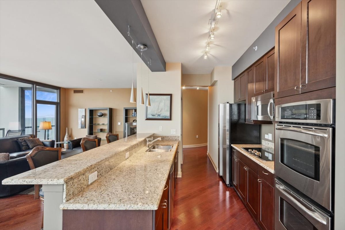 1235 S Prairie Avenue Unit: 3101