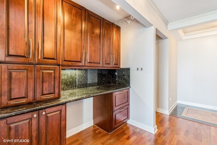 420 E WATERSIDE Drive Unit: 2214