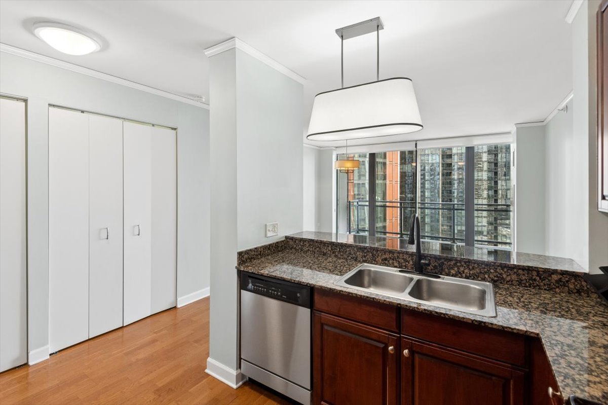 201 N Westshore Drive Unit: 2204