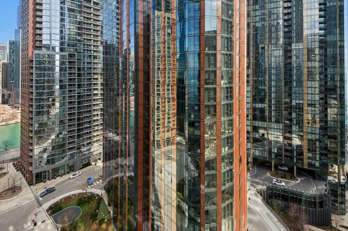 201 N Westshore Drive Unit: 2204