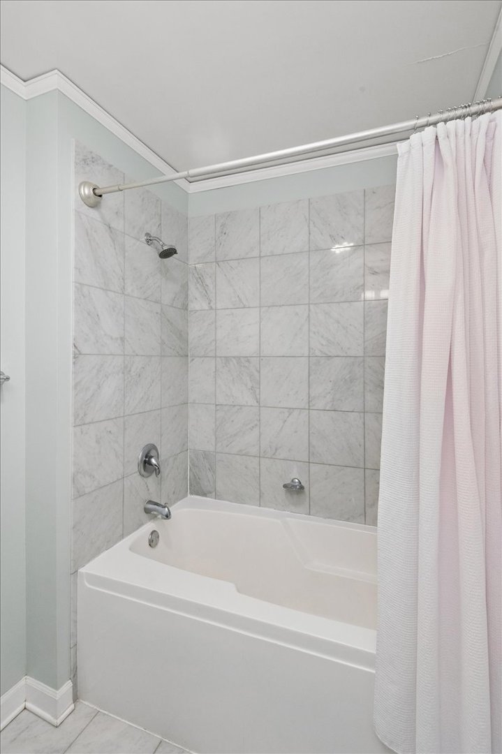 201 N Westshore Drive Unit: 2204