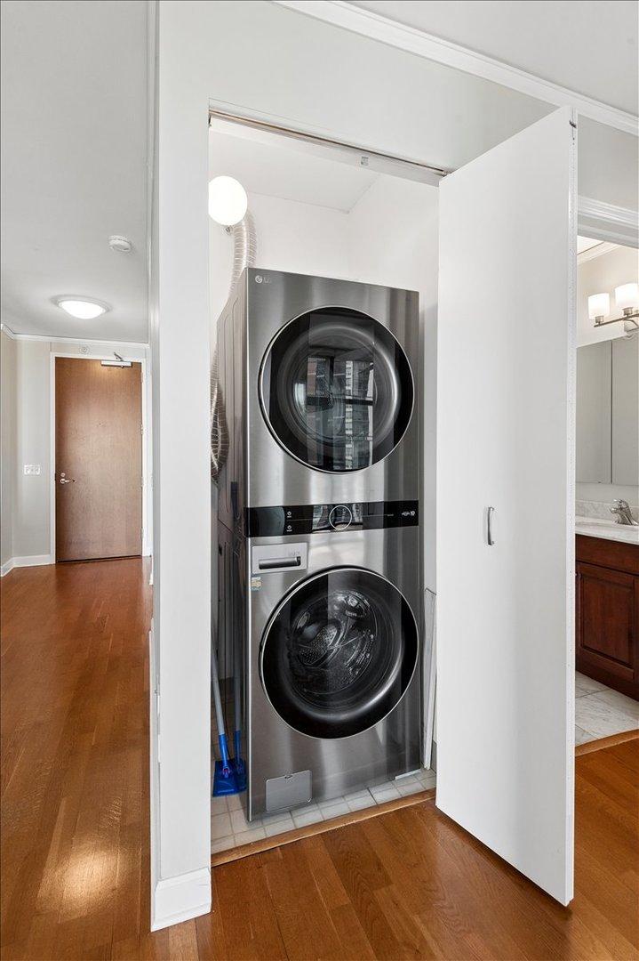 201 N Westshore Drive Unit: 2204