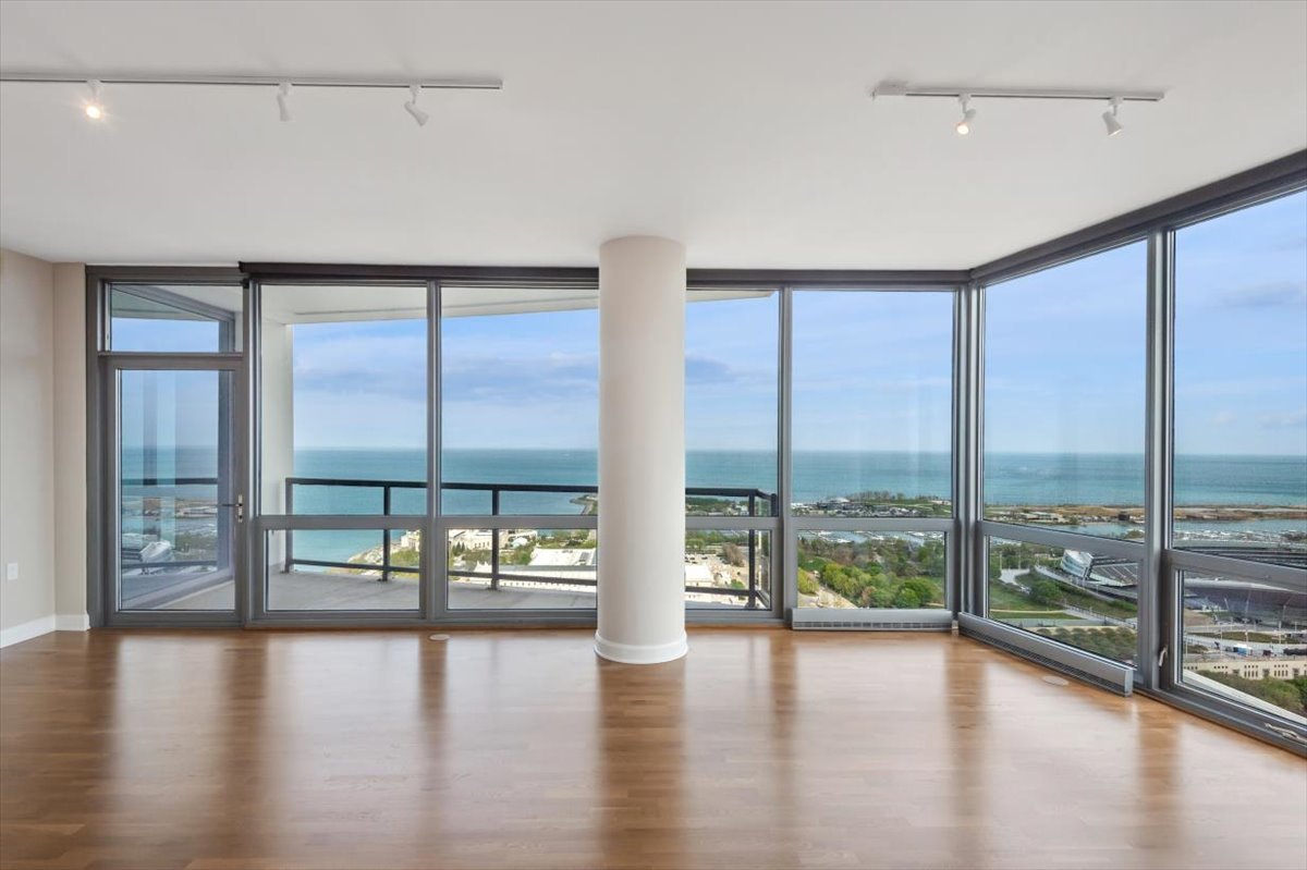 1235 S Prairie Avenue Unit: 3504