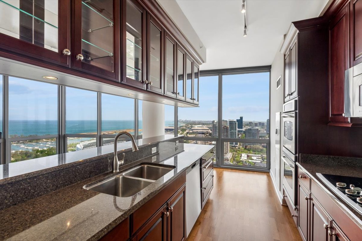 1235 S Prairie Avenue Unit: 3504