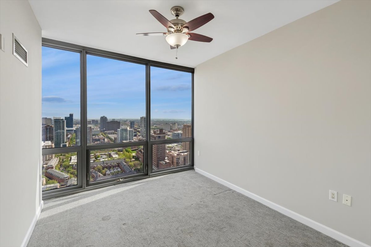 1235 S Prairie Avenue Unit: 3504