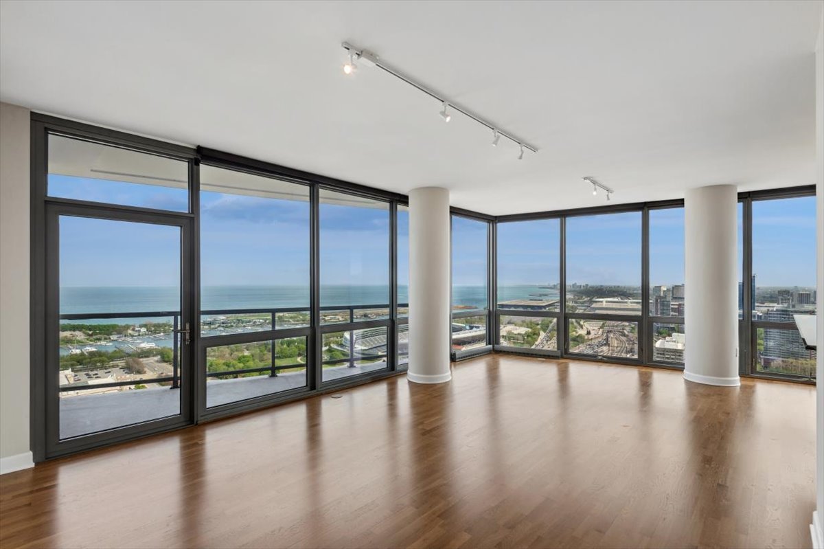 1235 S Prairie Avenue Unit: 3504