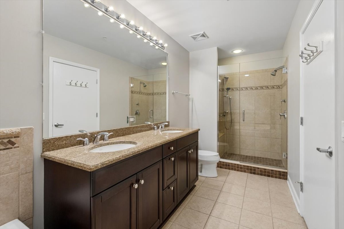 1235 S Prairie Avenue Unit: 3504