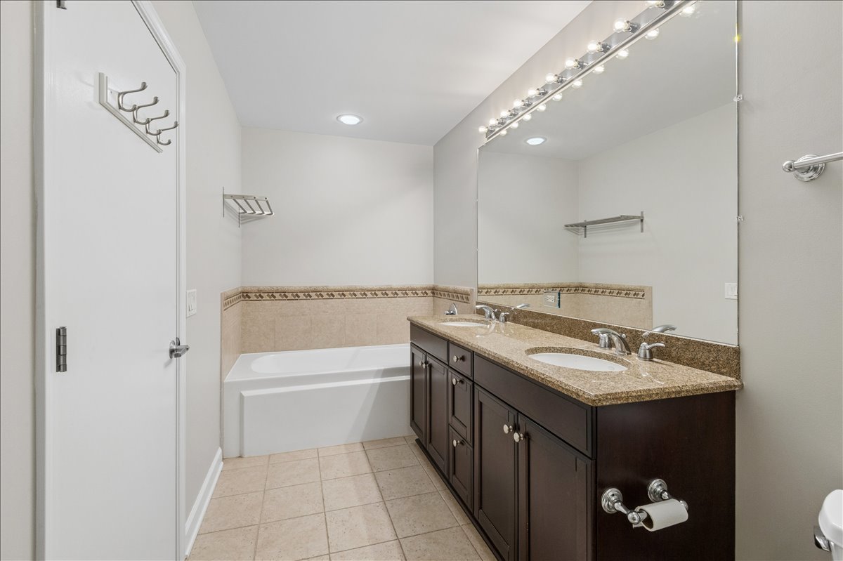 1235 S Prairie Avenue Unit: 3504