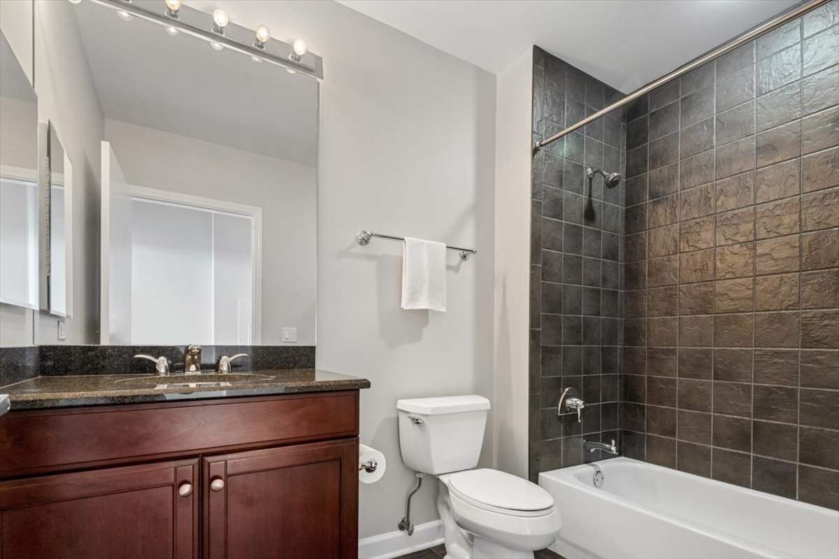 1235 S Prairie Avenue Unit: 3504