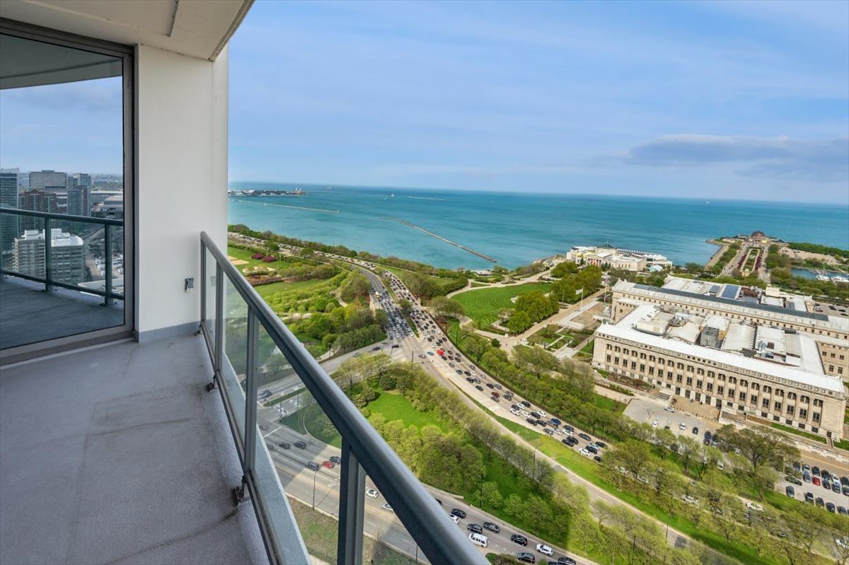 1235 S Prairie Avenue Unit: 3504