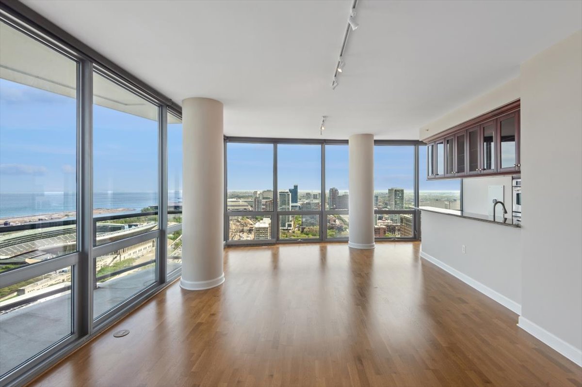 1235 S Prairie Avenue Unit: 3504