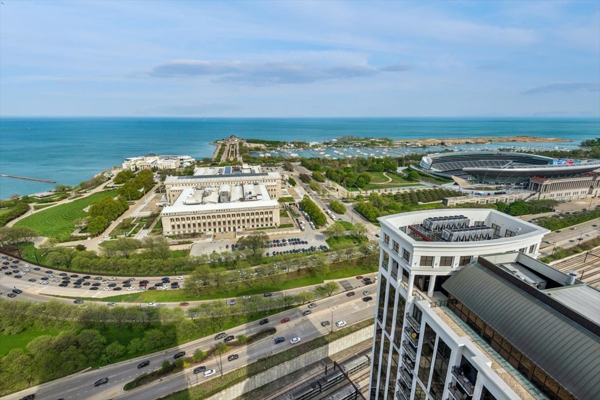 1235 S Prairie Avenue Unit: 3504