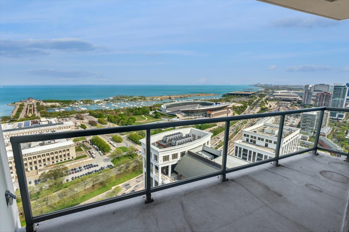 1235 S Prairie Avenue Unit: 3504