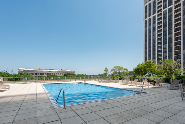 1235 S Prairie Avenue Unit: 3504