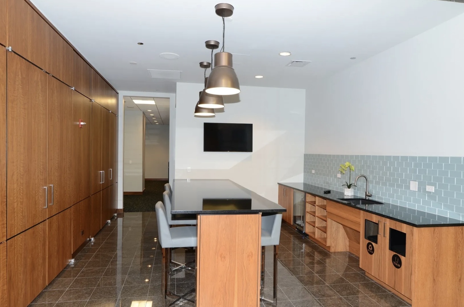 420 E WATERSIDE Drive Unit: 1111