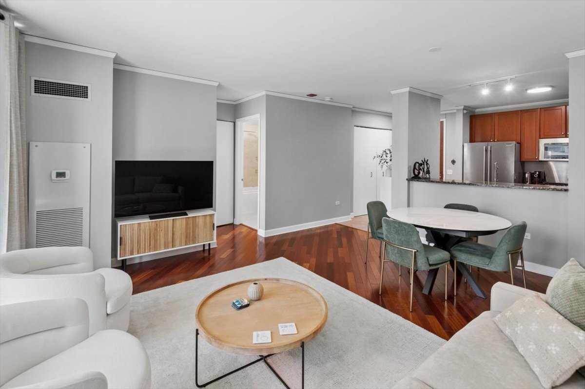 201 N WESTSHORE Drive Unit: 903