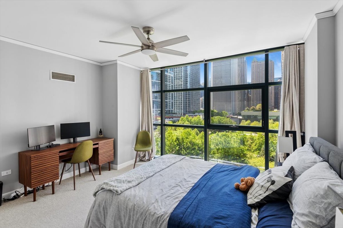 201 N WESTSHORE Drive Unit: 903