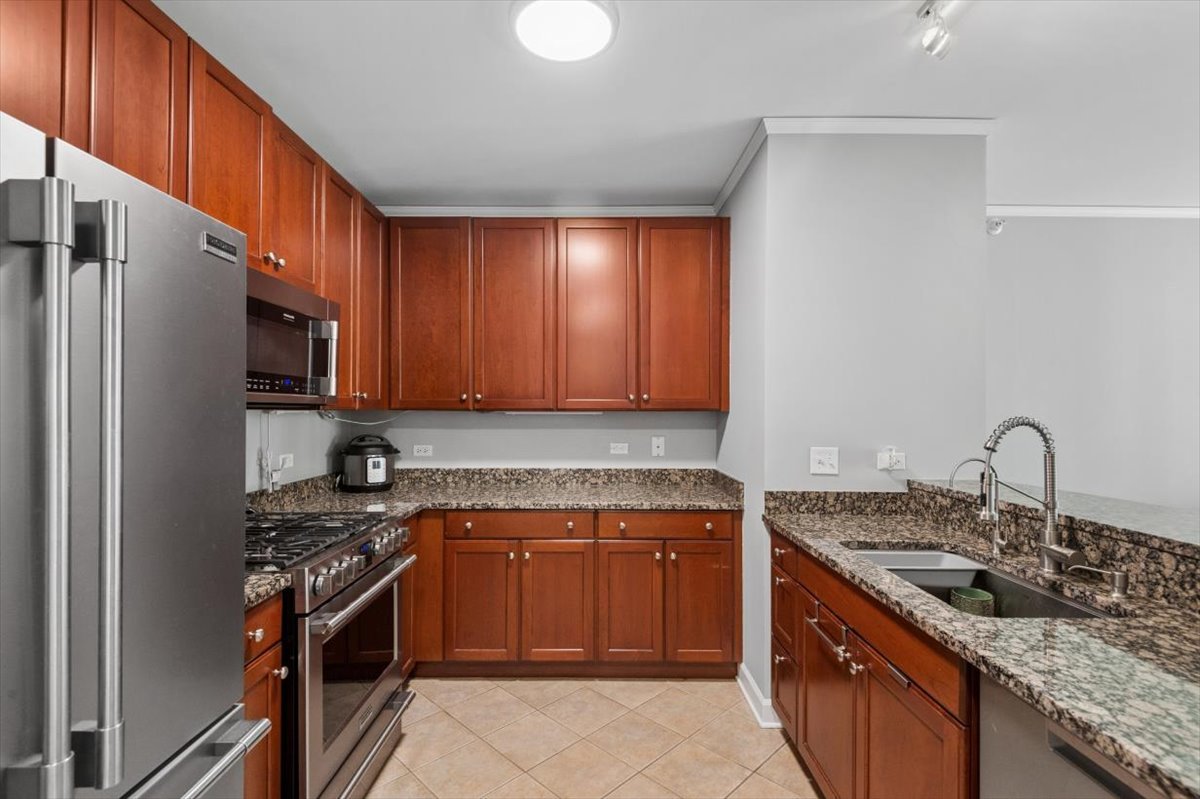 201 N WESTSHORE Drive Unit: 903