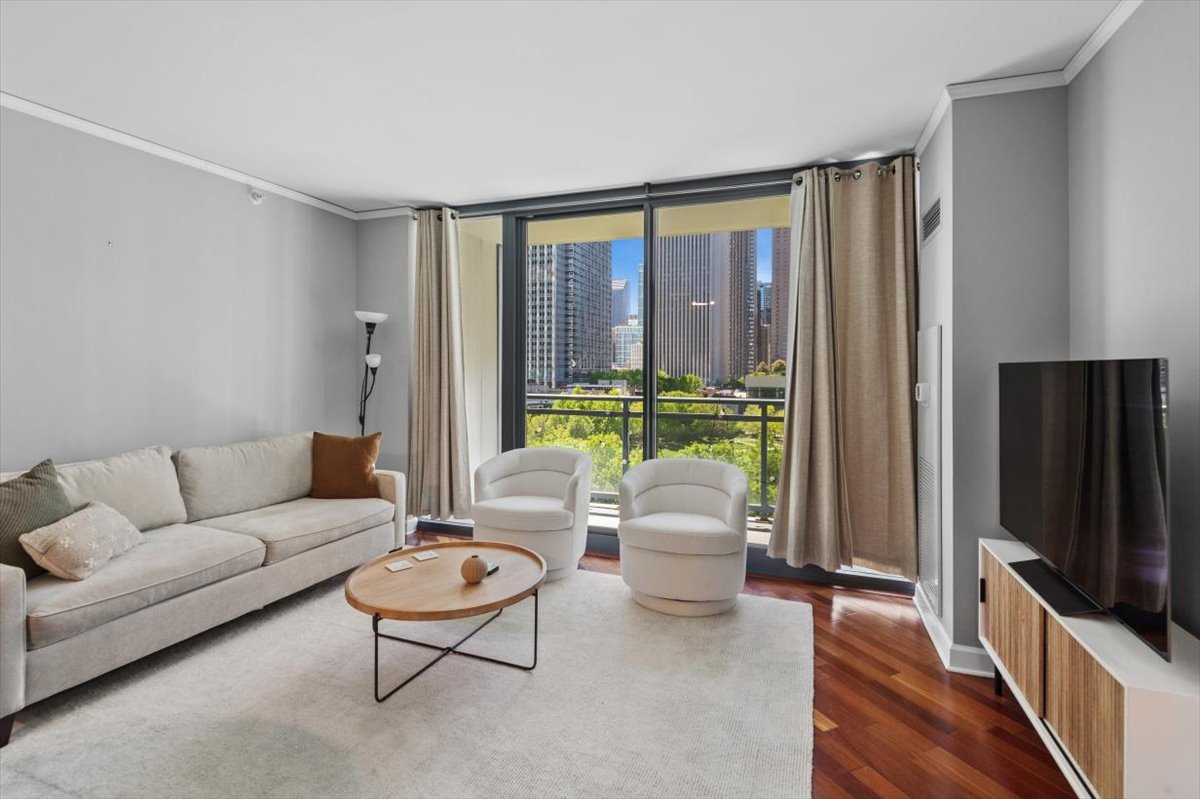 201 N WESTSHORE Drive Unit: 903