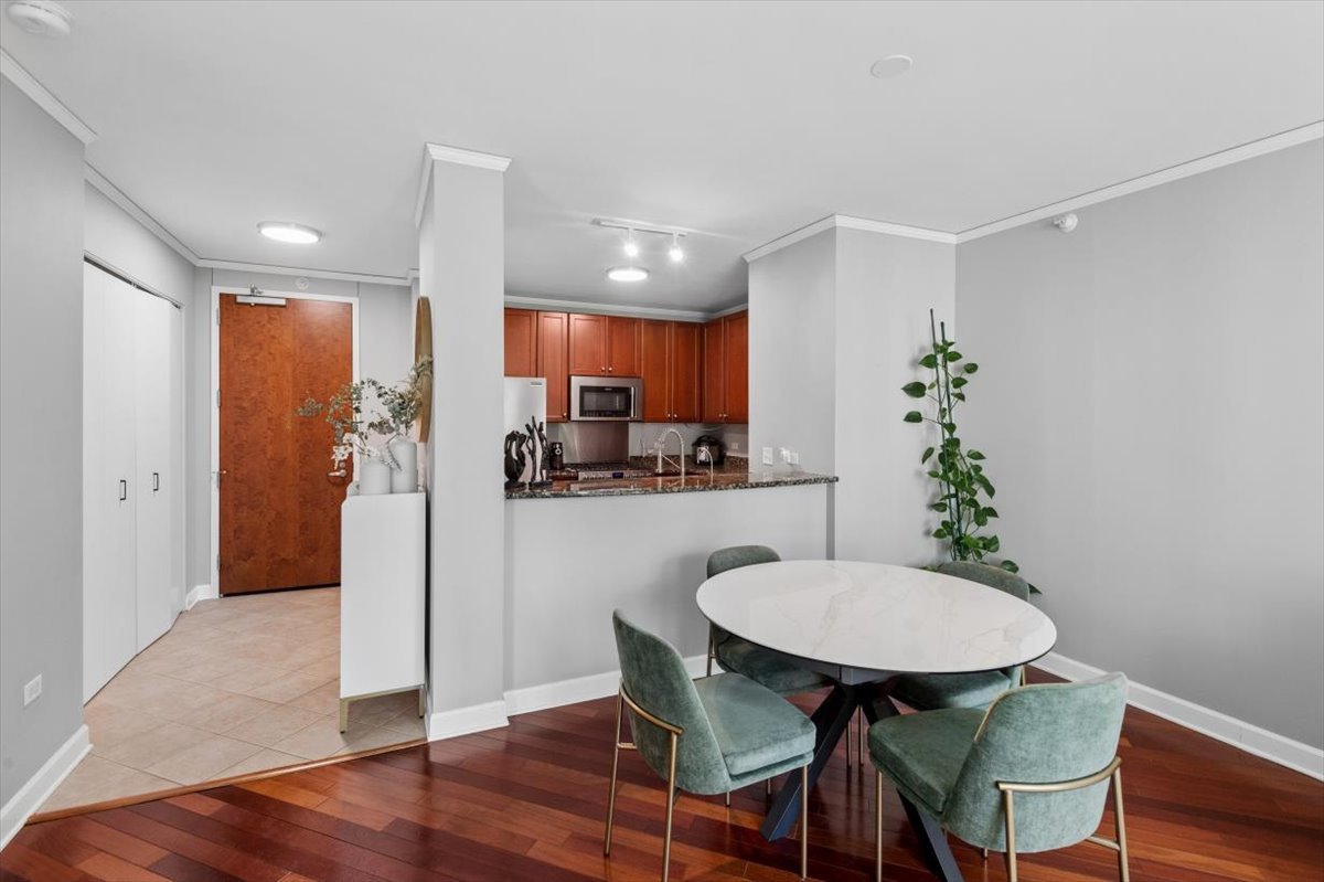 201 N WESTSHORE Drive Unit: 903
