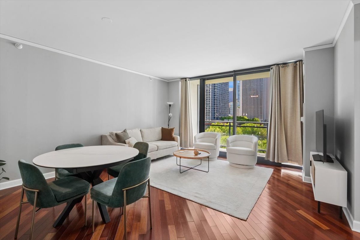 201 N WESTSHORE Drive Unit: 903