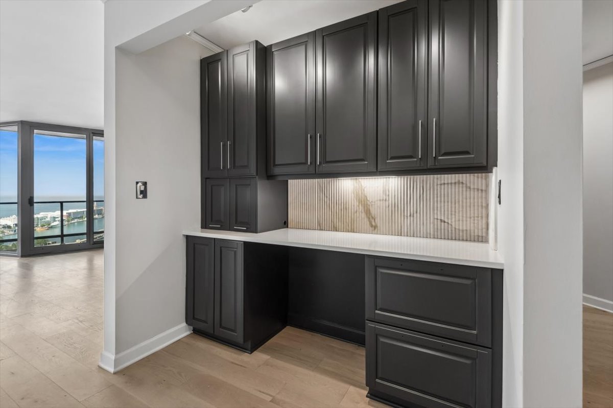 420 E WATERSIDE Drive Unit: 2214
