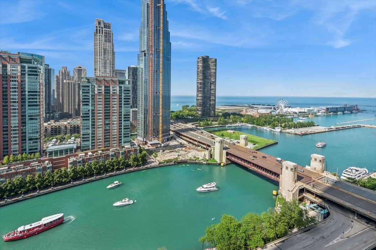 420 E WATERSIDE Drive Unit: 2214