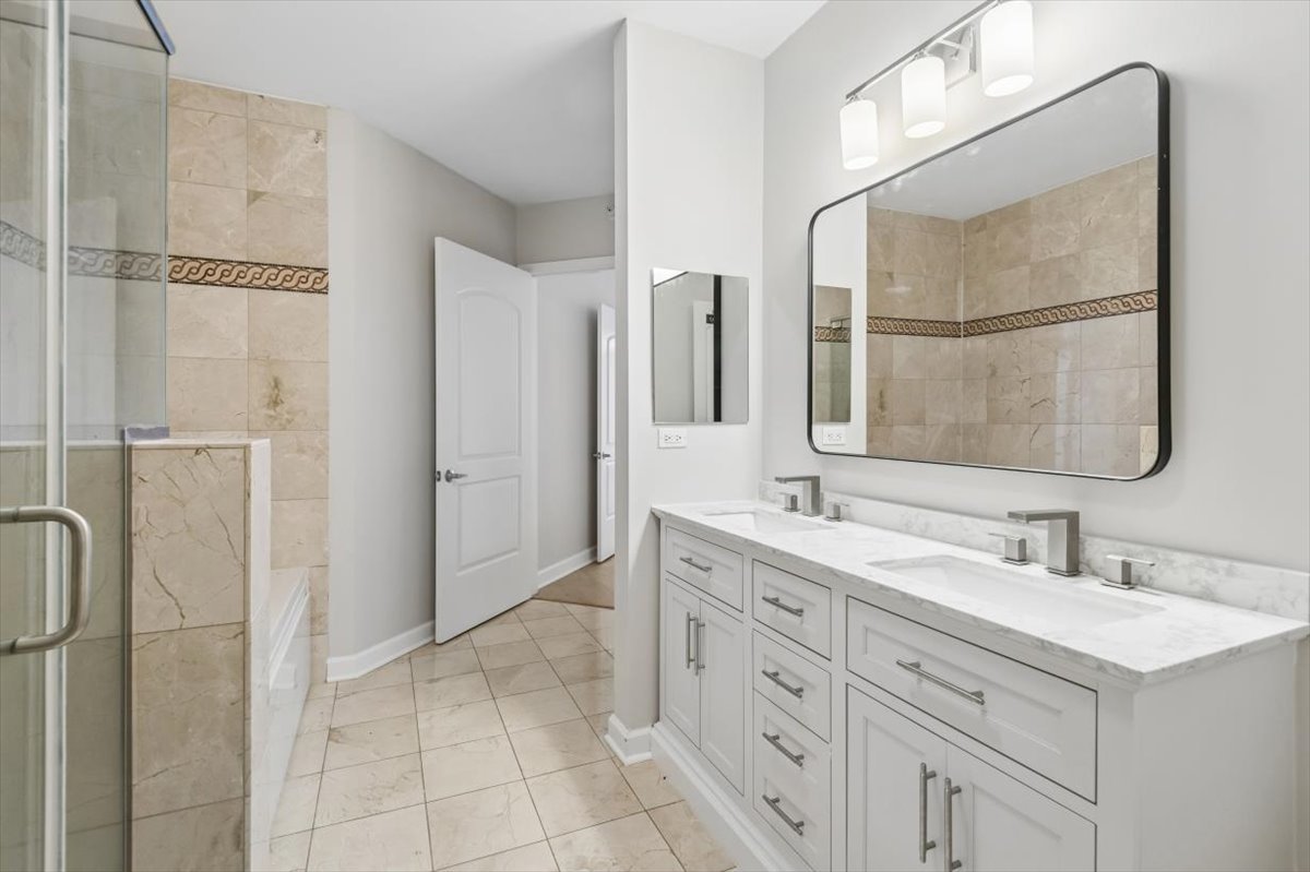 420 E WATERSIDE Drive Unit: 2214
