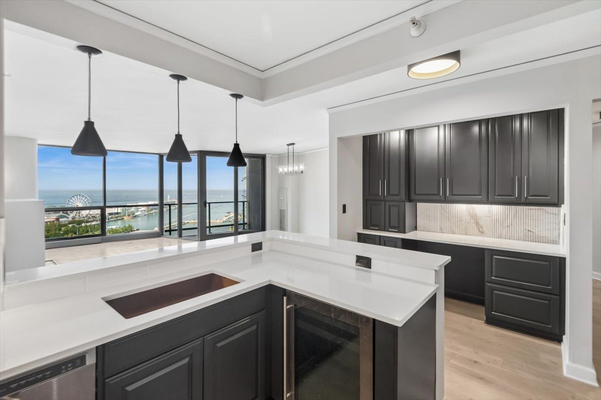 420 E WATERSIDE Drive Unit: 2214