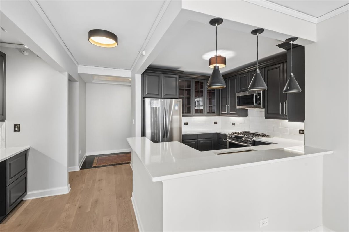 420 E WATERSIDE Drive Unit: 2214