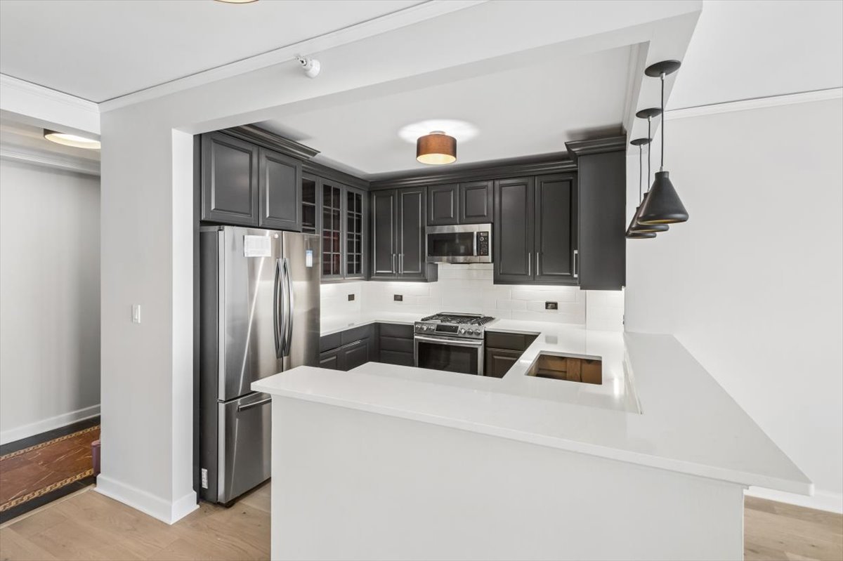 420 E WATERSIDE Drive Unit: 2214