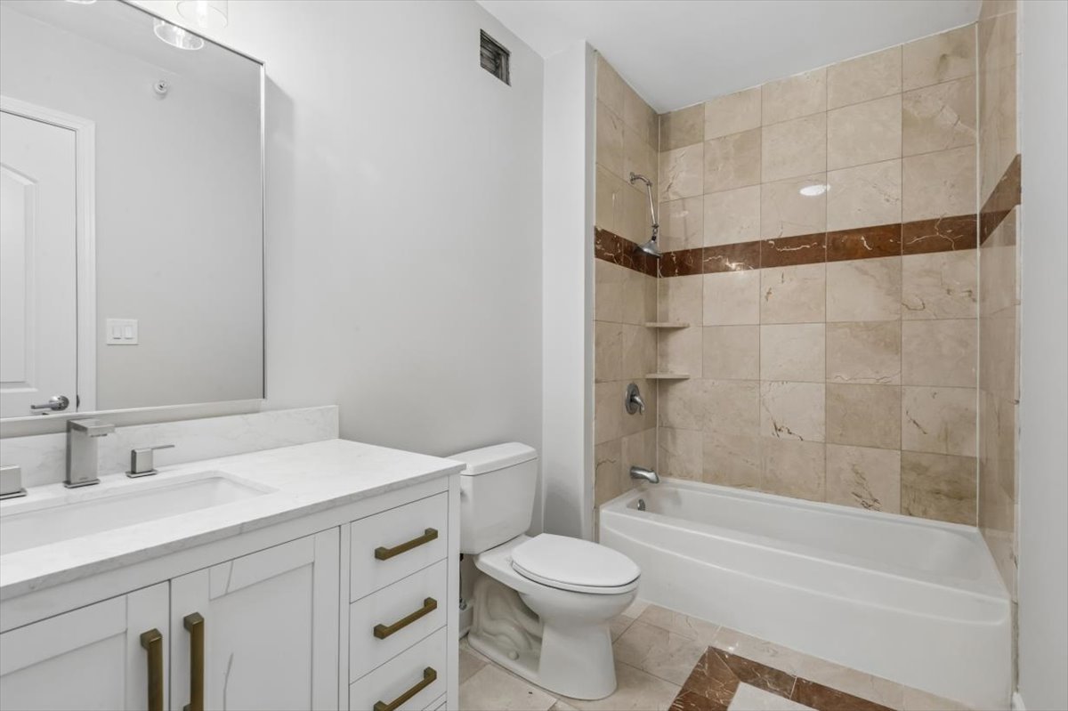 420 E WATERSIDE Drive Unit: 2214