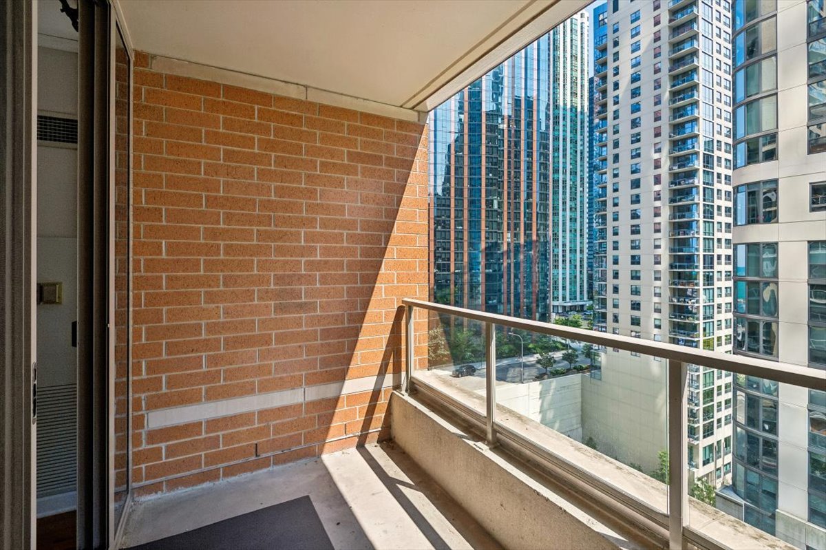 420 E Waterside Drive Unit: 807