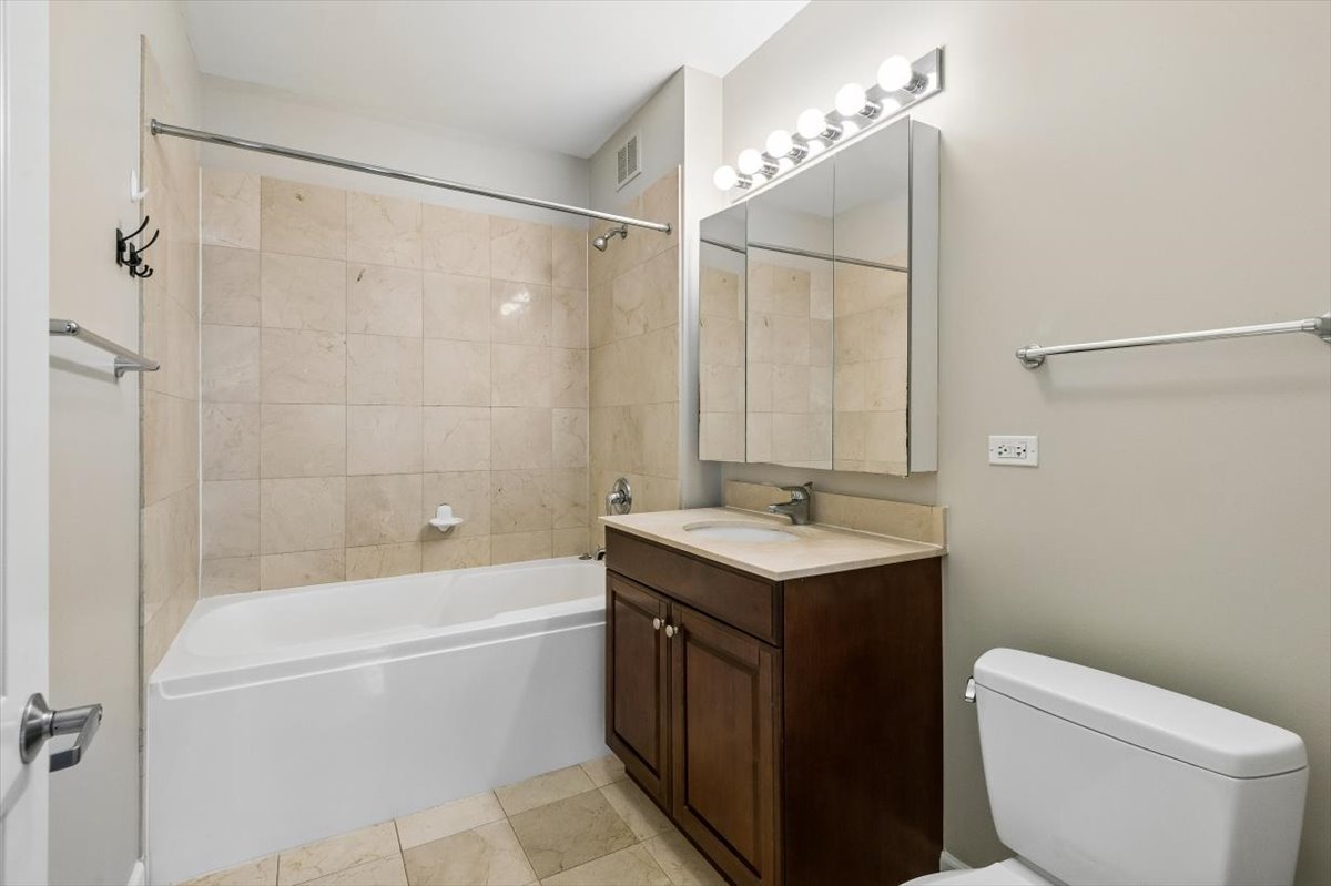 420 E Waterside Drive Unit: 807