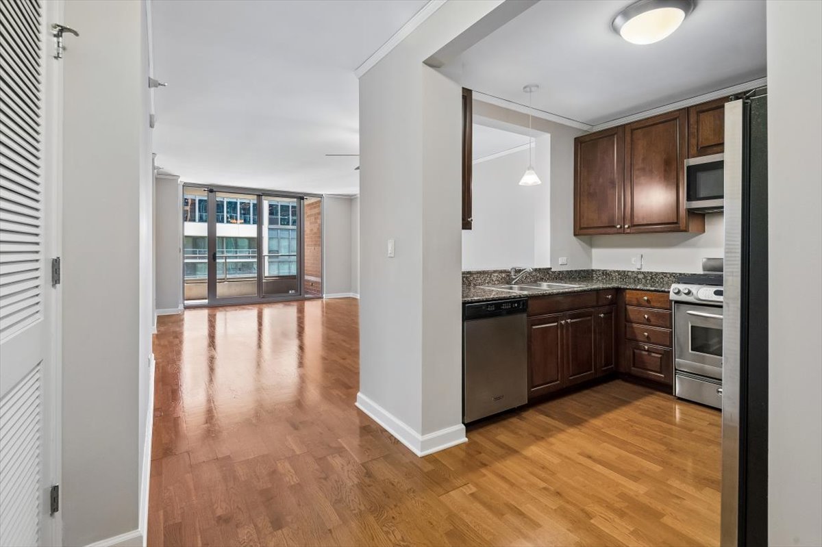 420 E Waterside Drive Unit: 807