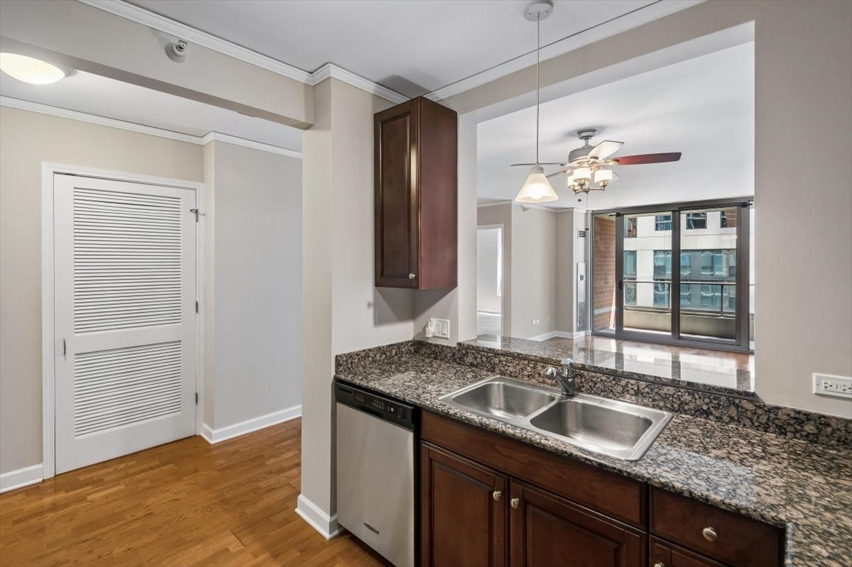 420 E Waterside Drive Unit: 807