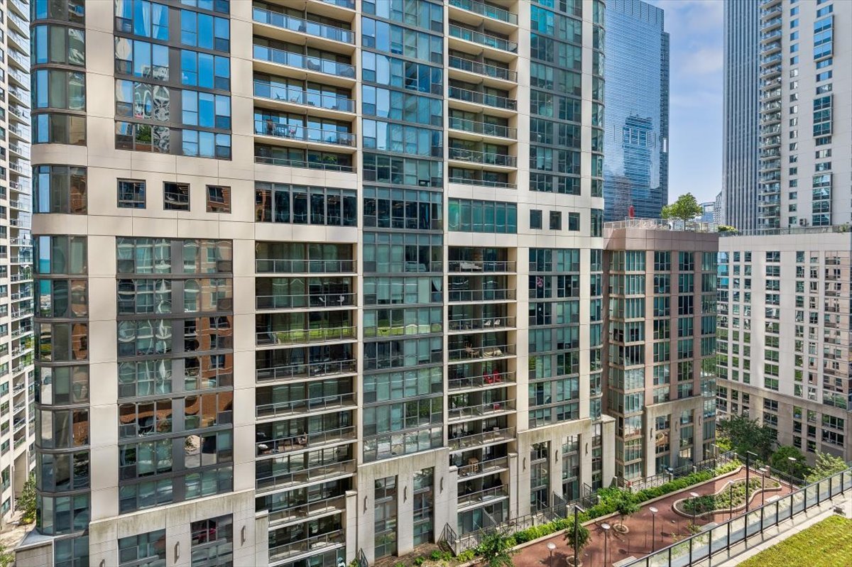 420 E Waterside Drive Unit: 807