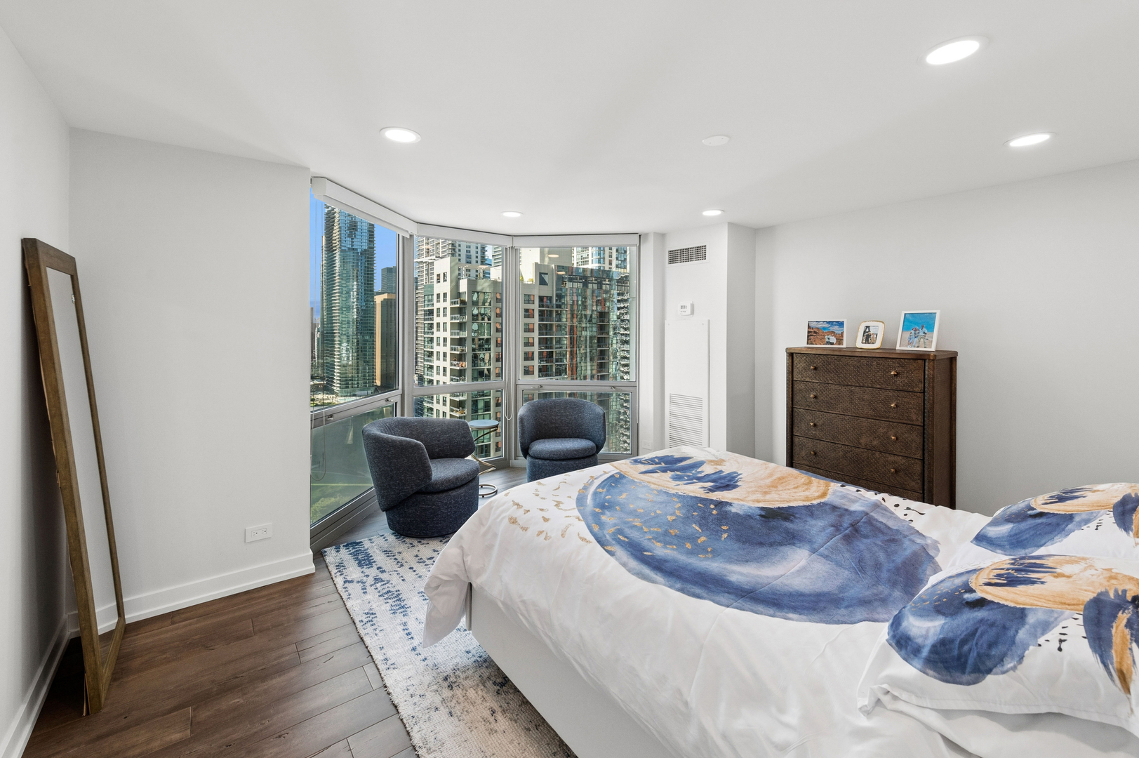 195 N HARBOR Drive Unit: 2408